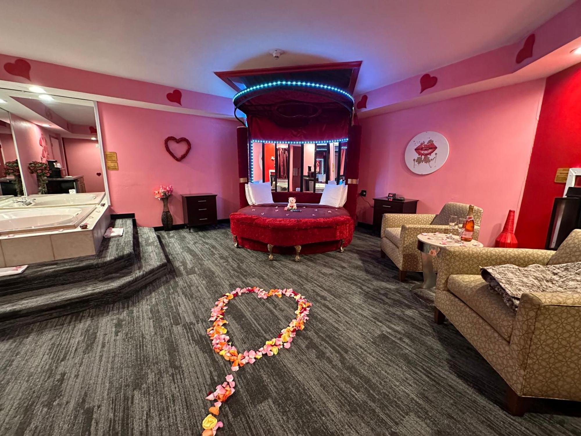 Of The Dove: Romantic Luxury With Jacuzzi & Fireplace 3* Harrisburg