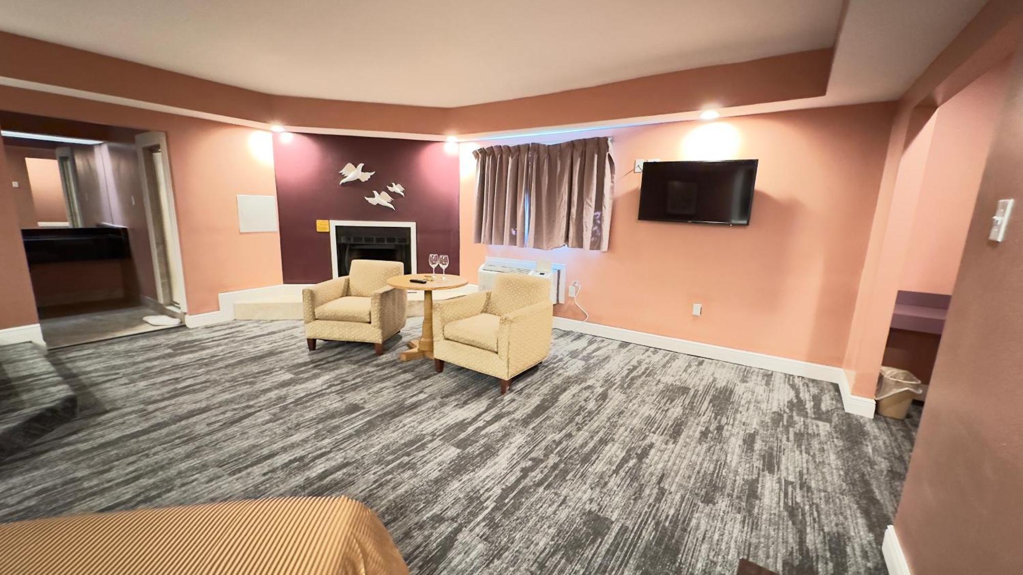 Of The Dove: Romantic Luxury With Jacuzzi & Fireplace Harrisburg