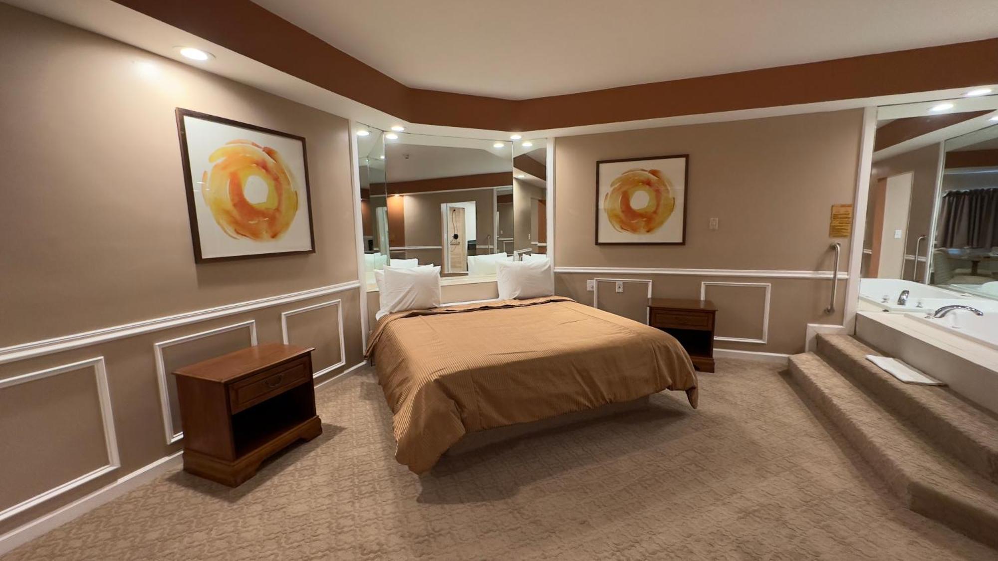 Of The Dove: Romantic Luxury With Jacuzzi & Fireplace Hotel Harrisburg