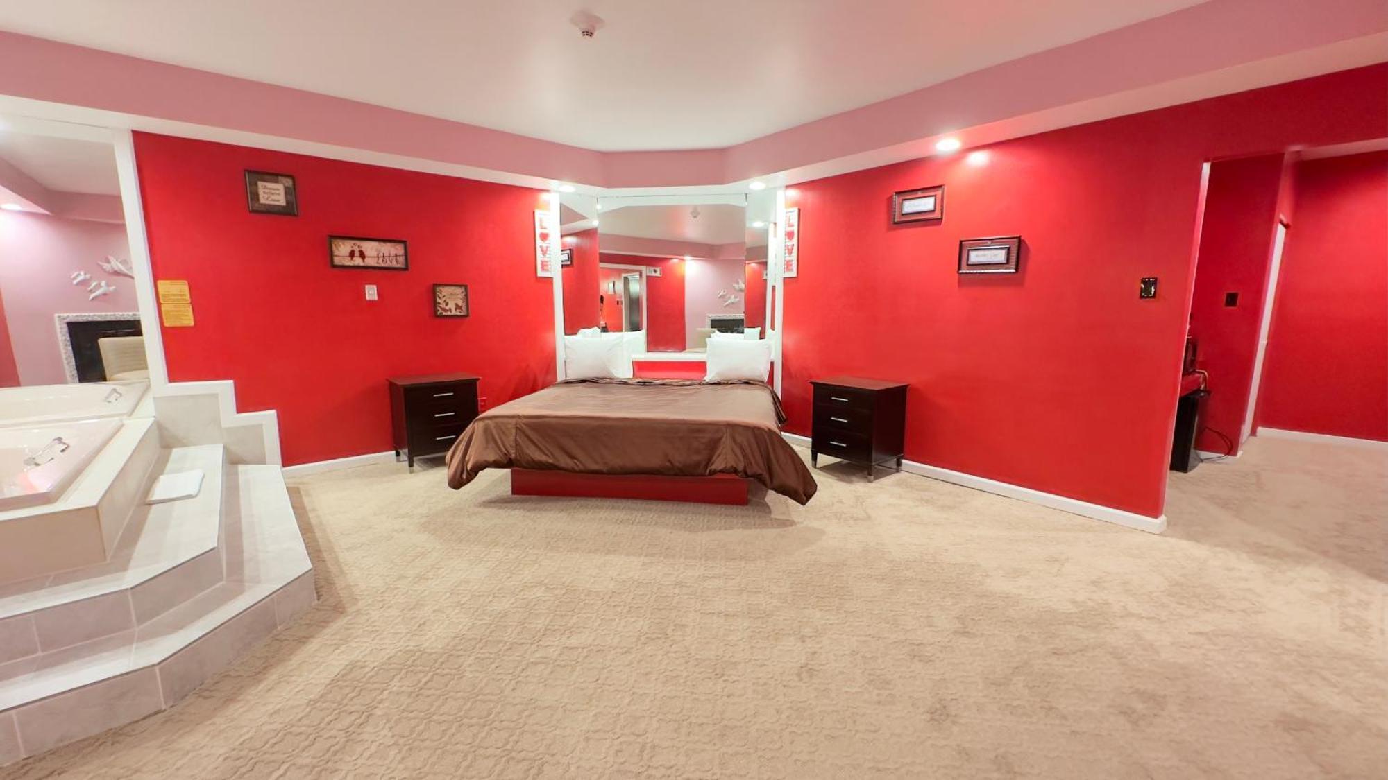 Of The Dove: Romantic Luxury With Jacuzzi & Fireplace Harrisburg