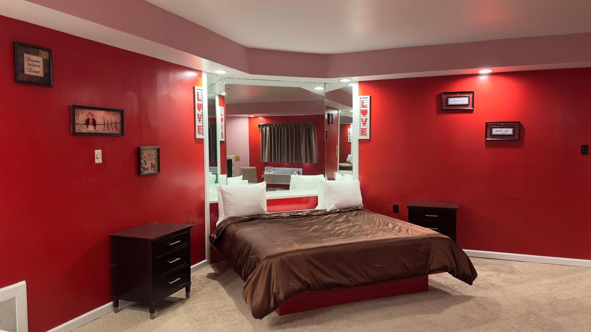 Hotel Of The Dove: Romantic Luxury With Jacuzzi & Fireplace 3*
