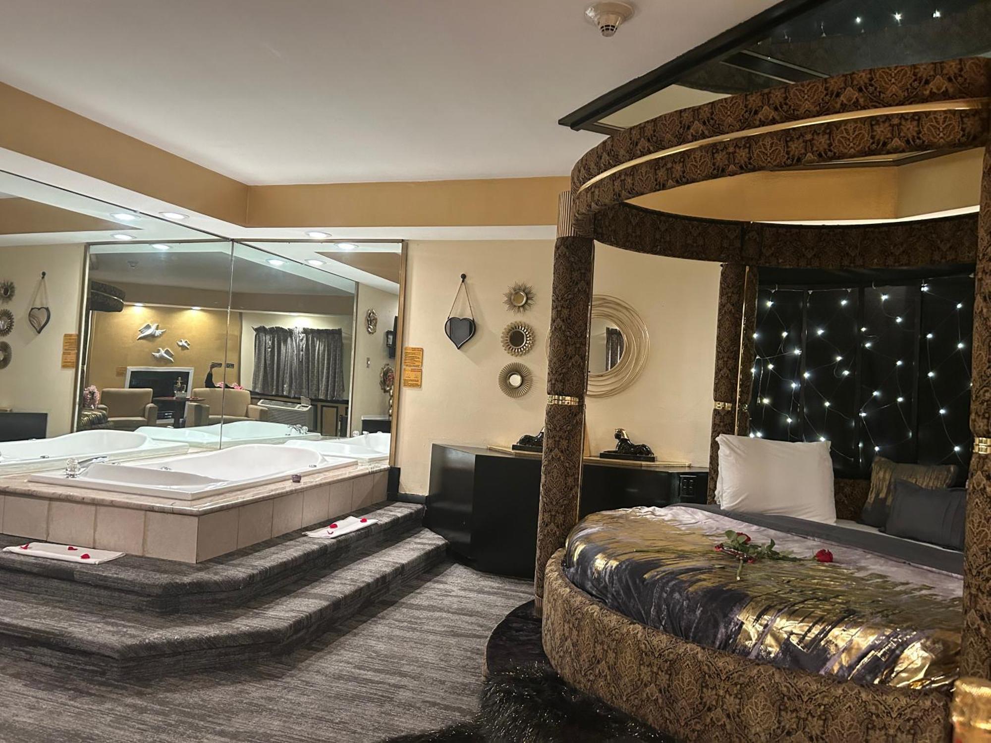 Of The Dove: Romantic Luxury With Jacuzzi & Fireplace 3*