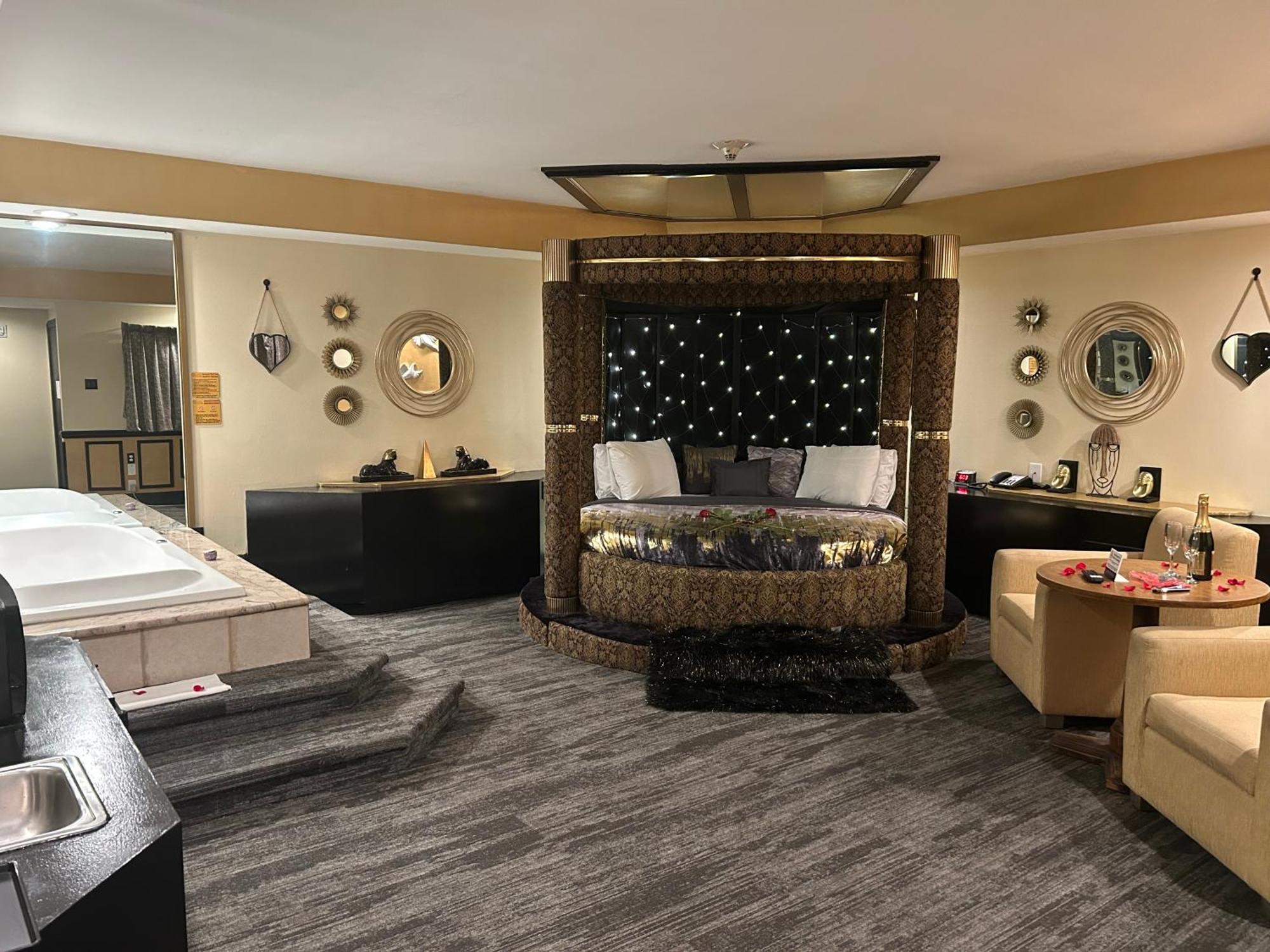 Of The Dove - Romantic Luxury With Jacuzzi & Fireplace At Harrisburg-hershey-philadelphia, Pa