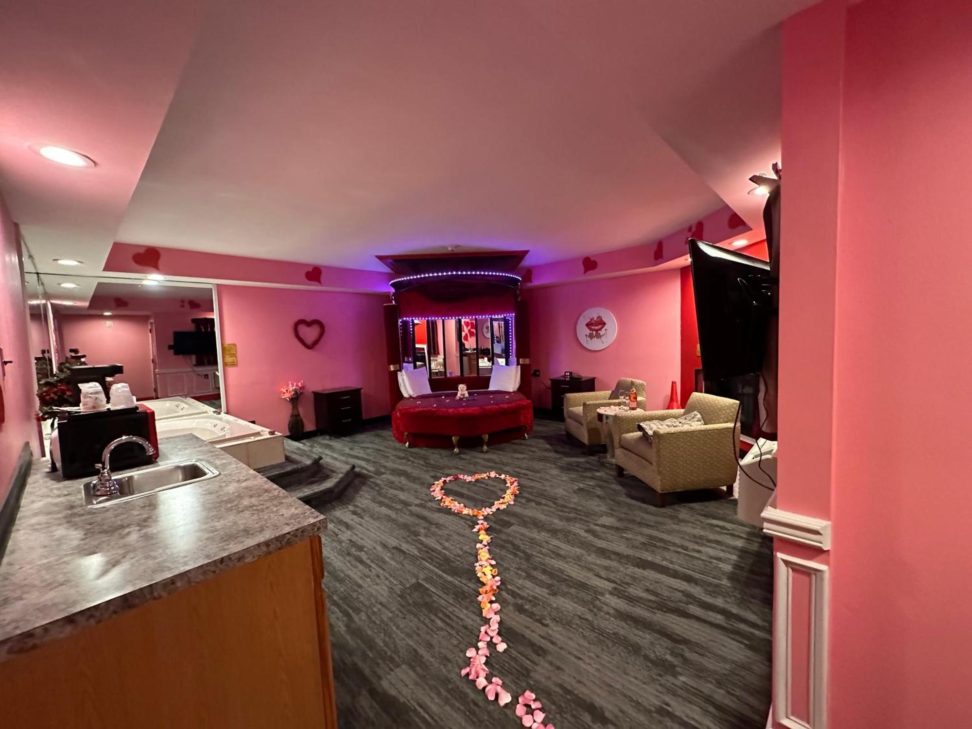 Of The Dove - Romantic Luxury With Jacuzzi & Fireplace At Harrisburg-hershey-philadelphia, Pa 3* Harrisburg
