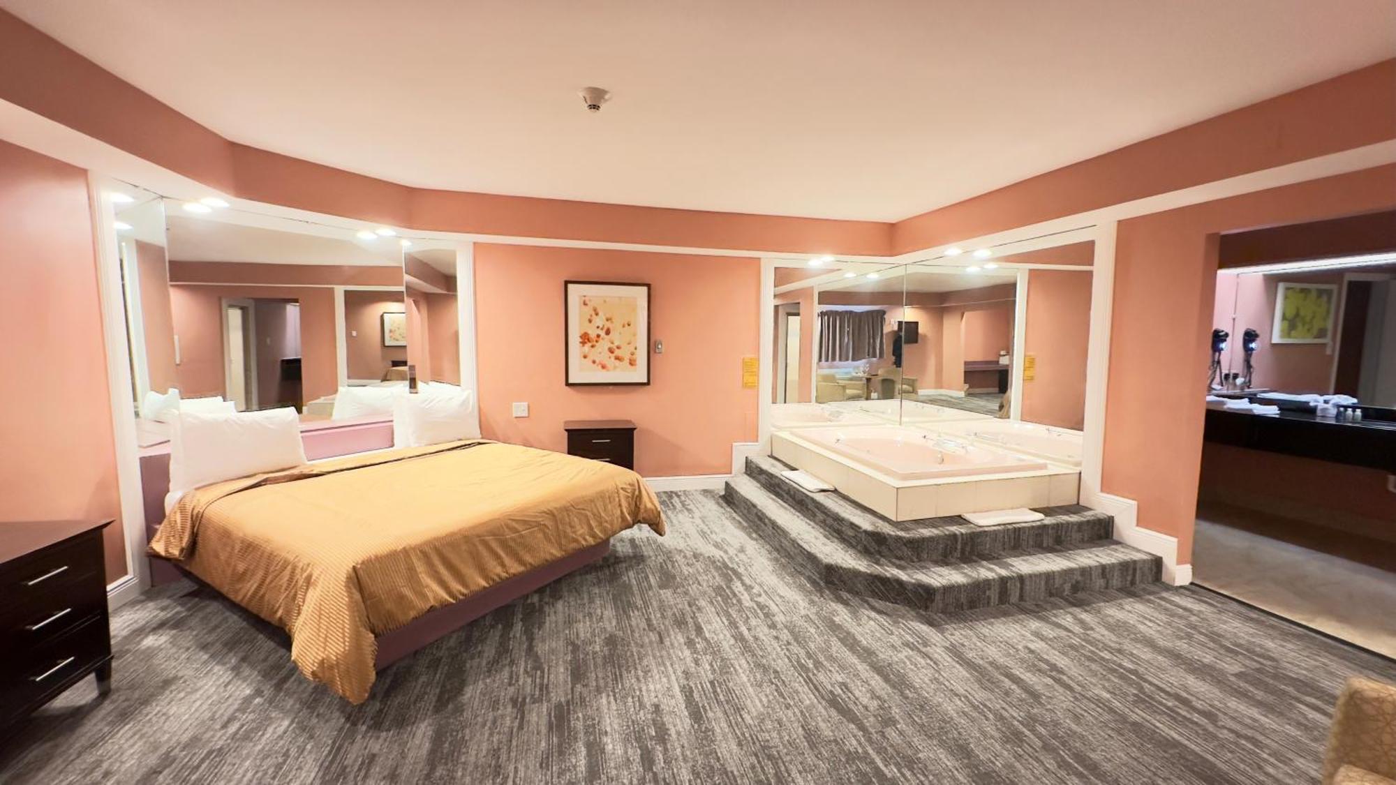 Of The Dove - Romantic Luxury With Jacuzzi & Fireplace At Harrisburg-hershey-philadelphia, Pa Hotel Harrisburg