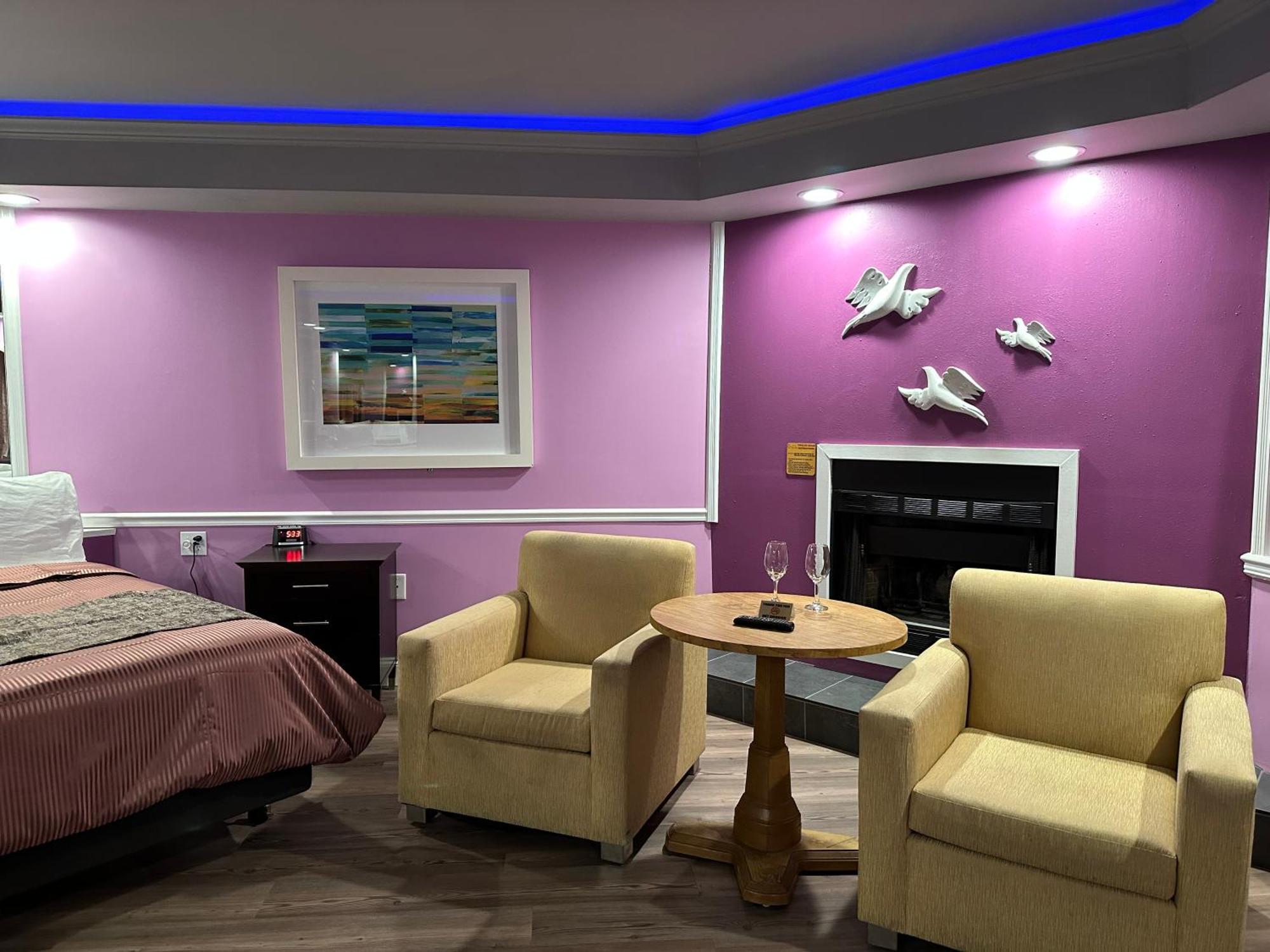 Of The Dove - Romantic Luxury With Jacuzzi & Fireplace At Harrisburg-hershey-philadelphia, Pa Hotel 3*