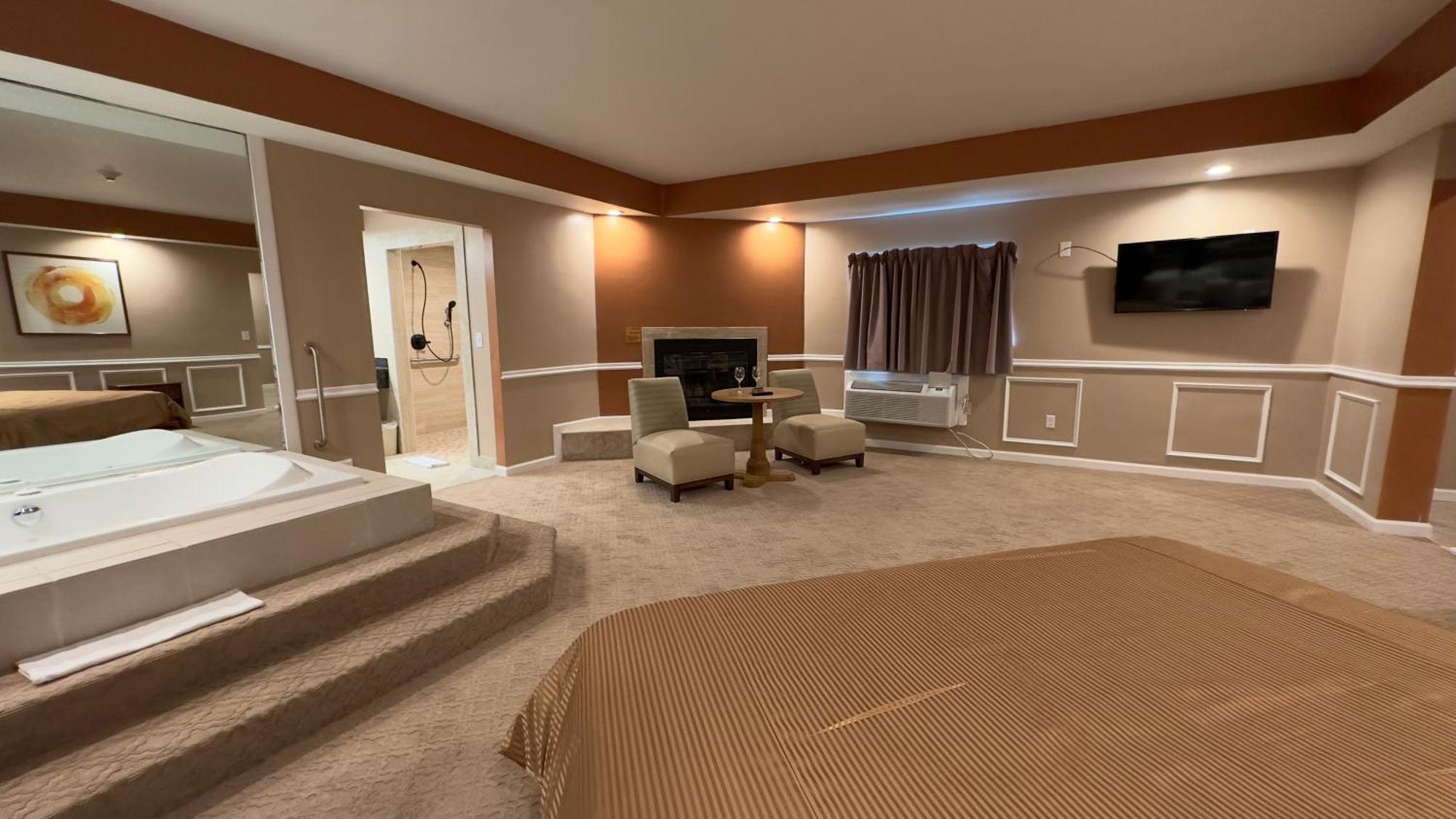 Hotel Of The Dove - Romantic Luxury With Jacuzzi & Fireplace At Harrisburg-hershey-philadelphia, Pa Harrisburg