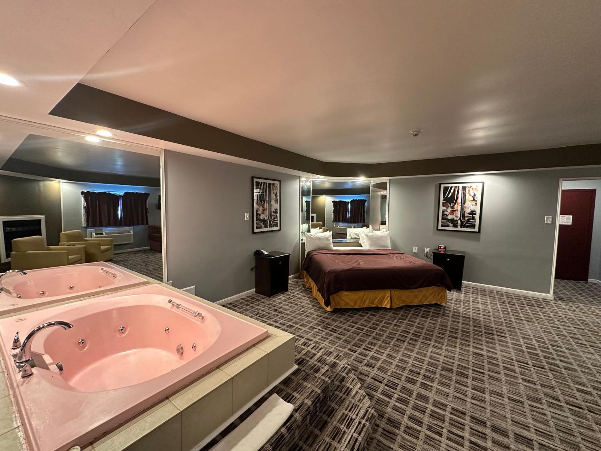 Of The Dove - Romantic Luxury With Jacuzzi & Fireplace At Harrisburg-hershey-philadelphia, Pa Hotel 3*